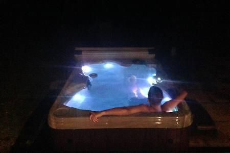 Forest Sweet Retreat Hot Tub & Wood Fired Sauna Ucluelet Bagian luar foto