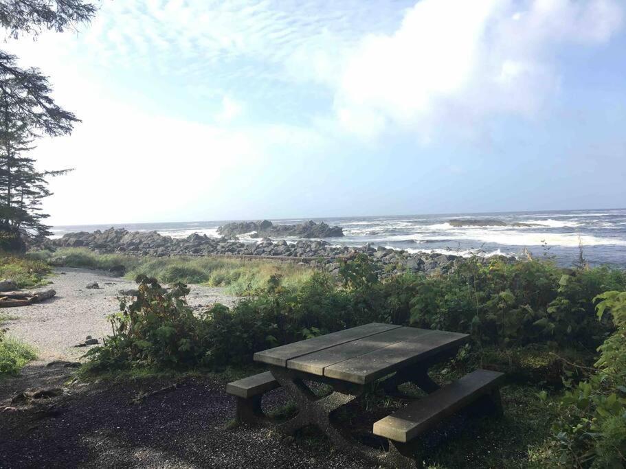 Forest Sweet Retreat Hot Tub & Wood Fired Sauna Ucluelet Bagian luar foto