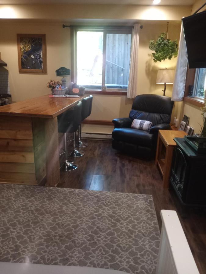 Forest Sweet Retreat Hot Tub & Wood Fired Sauna Ucluelet Bagian luar foto