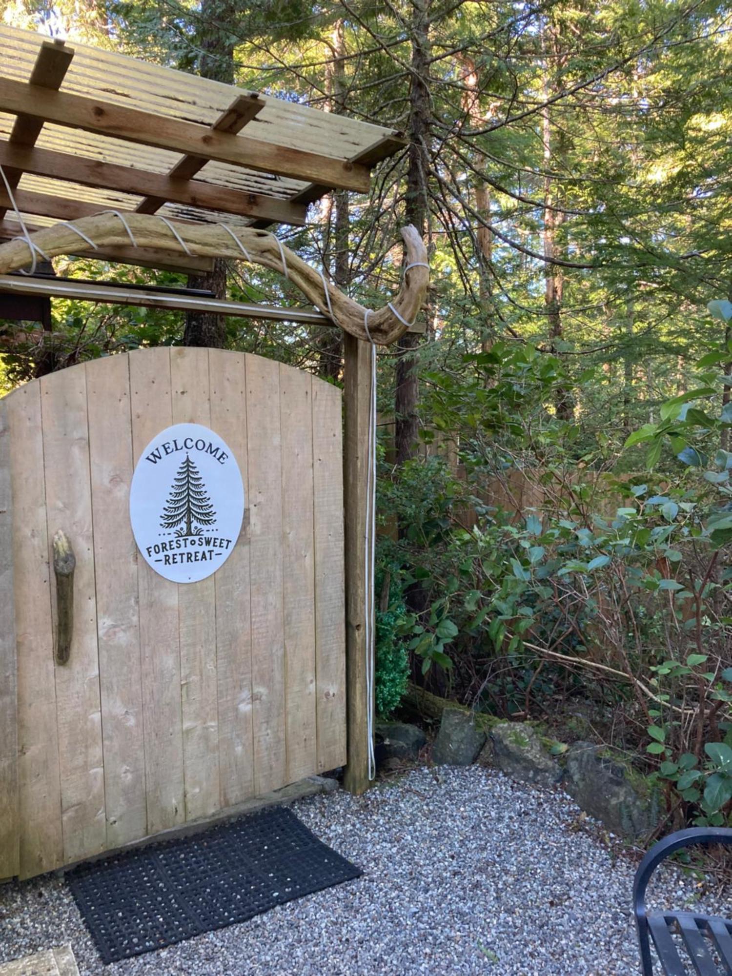 Forest Sweet Retreat Hot Tub & Wood Fired Sauna Ucluelet Bagian luar foto